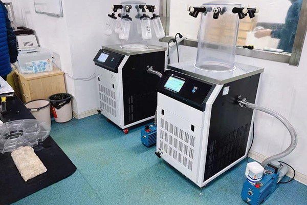 江苏某科技创新园订购实验型钟罩式冷冻干燥机应用于实验材料冻干项目